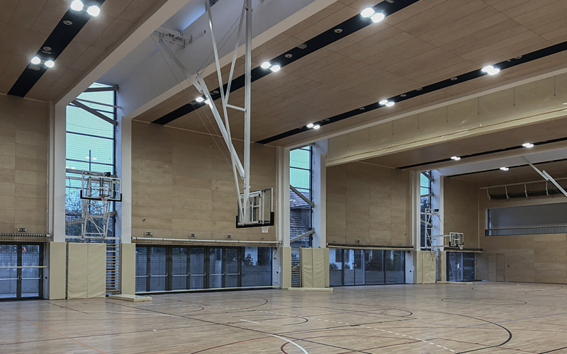 Sportcsarnok hangszigetelt burkolása